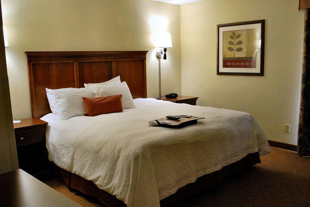 Hampton Inn Raleigh Capital Blvd North Δωμάτιο φωτογραφία