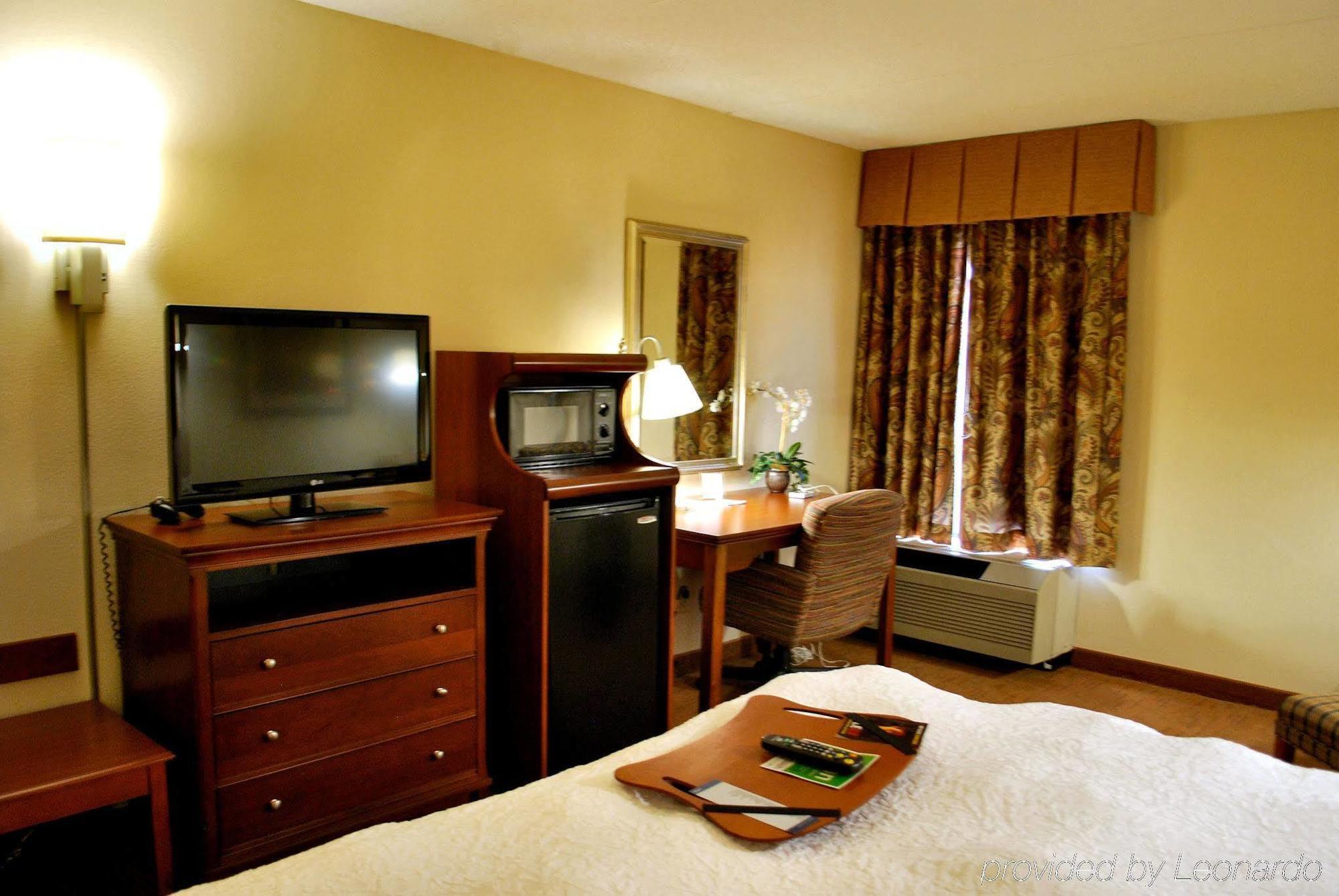 Hampton Inn Raleigh Capital Blvd North Δωμάτιο φωτογραφία