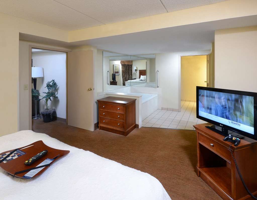 Hampton Inn Raleigh Capital Blvd North Δωμάτιο φωτογραφία