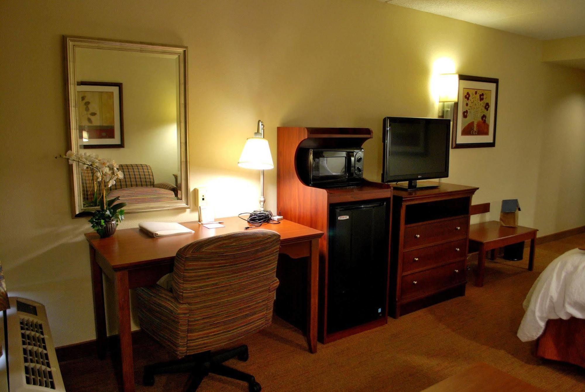 Hampton Inn Raleigh Capital Blvd North Δωμάτιο φωτογραφία